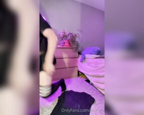 Azztro aka azztrro OnlyFans Video - tw smoking a weed but sorta being cute too