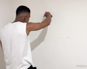 Daniel aka traviesso5 OnlyFans Video - Mande a pintar el cuarto de visita, no me esperada encontrar al trabajador roncando se la