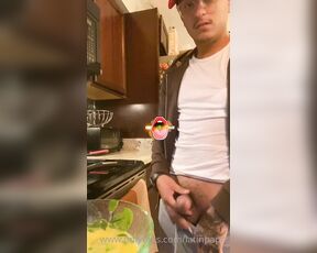 LatinPapiz aka latinpapiz OnlyFans Video - Cooking