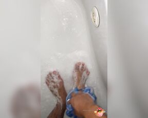 LatinPapiz aka latinpapiz OnlyFans Video - Shower time