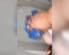 LatinPapiz aka latinpapiz OnlyFans Video - Shower time