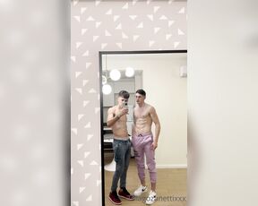 Thiago Zanetti aka thiagozanettixxx OnlyFans Video - Les gustaría ver el trío que hicimos con mi hermano kitoshelby00  _ Would you like