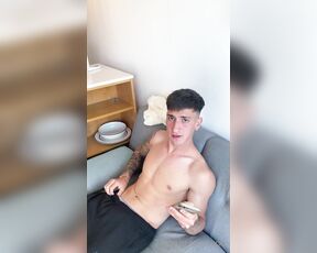 Thiago Zanetti aka thiagozanettixxx OnlyFans Video - BIENVENIDO NOVIEMBRE Que rico me la chupo mi amigo fitness Pedime el video completo al privado