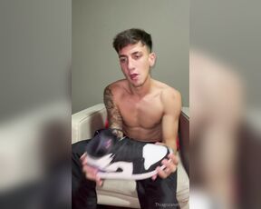 Thiago Zanetti aka thiagozanettixxx OnlyFans Video - Te gustan mis pies   Do you like my feet