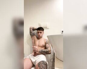 Thiago Zanetti aka thiagozanettixxx OnlyFans Video - Hey, te gusta como me masturbo