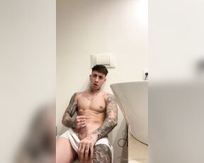 Thiago Zanetti aka thiagozanettixxx OnlyFans Video - Hey, te gusta como me masturbo