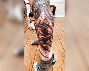 Gunnar Stone VIP aka gunnarstonevip OnlyFans Video - Another 15 hours in the books 2nd sitting for my leg sleeve with Robby LatosGetStoned