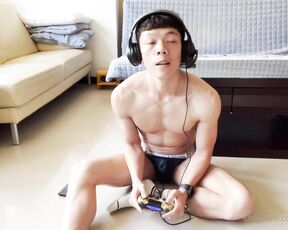 Yowei Hsu aka yukiyukihsu OnlyFans Video - 04-18-2021 - Horny broadcaster is Me playing dildo provided by some brand manufacturer during the gameplay