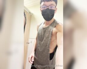 Yowei Hsu aka yukiyukihsu OnlyFans Video - 02-20-2022 - Cruising in toilet and get bare_back fuck by random guy nakedn