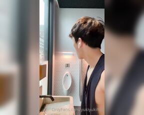 Yowei Hsu aka yukiyukihsu OnlyFans Video - 08-17-2022 - Urinal slut