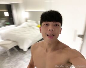 Yowei Hsu aka yukiyukihsu OnlyFans Video - 06-21-2023 - Get horny in hotel room, then next step is get naked in the hallway