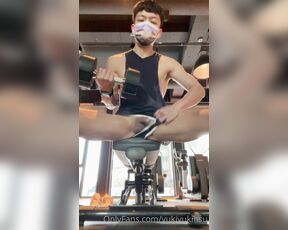 Yowei Hsu aka yukiyukihsu OnlyFans Video - 08-02-2023 - Flash out and cuuum out at the workout room