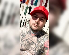 Dan_b33tattoo aka dan_b33tattoo OnlyFans Video - 11-02-2020 - Anyone wanna help me undress Tip me if you want the chance