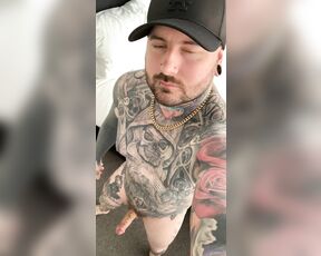 Dan_b33tattoo aka dan_b33tattoo OnlyFans Video - 01-09-2020 - Hotel room, so why not make some cheeky content