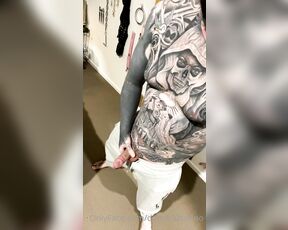 Dan_b33tattoo aka dan_b33tattoo OnlyFans Video - 05-01-2021 - Its getting cold, time to put on my grey sweats