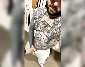 Dan_b33tattoo aka dan_b33tattoo OnlyFans Video - 05-01-2021 - Its getting cold, time to put on my grey sweats