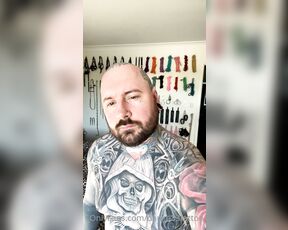 Dan_b33tattoo aka dan_b33tattoo OnlyFans Video - 05-15-2021 - Freshly shaved head feels so good and smooth Who wants to feel my head