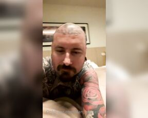 Dan_b33tattoo aka dan_b33tattoo OnlyFans Video - 11-30-2022 - Lonely in my hotel room, would u keep me company