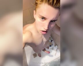 Valentin aka valsplace OnlyFans - Shower