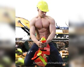 Malik Delgaty aka malikdelgaty OnlyFans - Who wants to get fix by Bob the Builder