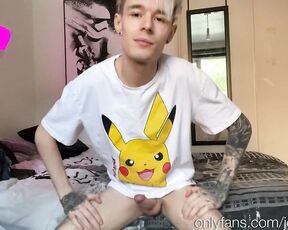 OnlyXXXGuys aka onlyxxxguys OnlyFans - Kinda looked cute on the selfie cam so I had to tug one out, says @jordan lee