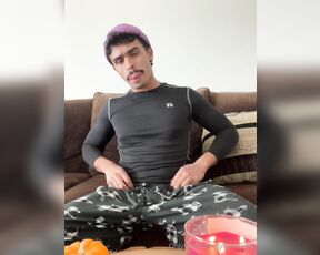 OnlyXXXGuys aka onlyxxxguys OnlyFans - My horny ass could hardly wait to bust a nut after the gym, admits @tythomas96,