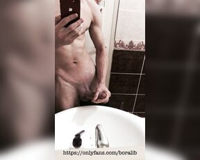 Bora Zeiss aka borazeiss OnlyFans Video - 11-14-2018 - At my friend bathroom, he was sleeping in his bed  I woke up horny like