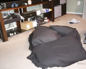 MrGoudreauXXX aka mrgoudreauxxx OnlyFans Video - 05-16-2019 - Humping a pile of pillows on the floor