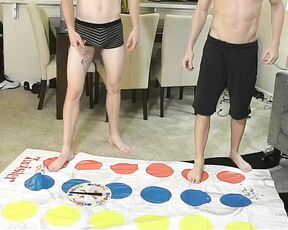 Cameron_Dalile aka camerondalile OnlyFans Video - 12-08-2019 - Scott Finn and I doing some naked Twister