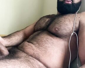 Persian Alpha Wolf aka alphatopwolf22 OnlyFans Video - 12-12-2019 - Daddy relaxing in bed