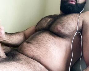 Persian Alpha Wolf aka alphatopwolf22 OnlyFans Video - 12-12-2019 - Daddy relaxing in bed