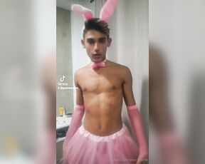 GustavoTwink aka yourxltwink OnlyFans Video - 02-18-2024 - This lil bunny here needs a daddy to play with, who is available