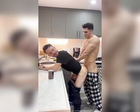 Mr Berk aka berk_can34 OnlyFans Video - 01-26-2024 - dancerqueer kahvesini sütle doldurmadan önce