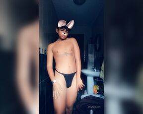 Wawito aka wawito OnlyFans Video - 12-24-2019 - I want eat a lit a carrot