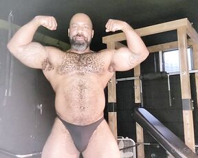 Claxxxtoka aka claxxxtoka - 07-25-2021 OnlyFans Video - Would you guys be into flexing videos Im not the hugest or the most ripped but