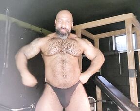 Claxxxtoka aka claxxxtoka - 07-25-2021 OnlyFans Video - Would you guys be into flexing videos Im not the hugest or the most ripped but