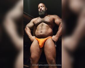 Claxxxtoka aka claxxxtoka - 12-30-2022 OnlyFans Video - You wanna take a peek at daddys bulge