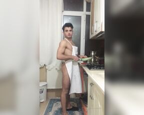 AlexFitBoy aka alexfitboyy - 03-05-2020 OnlyFans Video - I want to cook for you