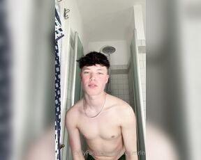 OnlyXXXGuys aka onlyxxxguys OnlyFans - How my shower sessions always end up , says @levitwin k, a German model with a baby