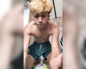 OnlyXXXGuys aka onlyxxxguys OnlyFans - My cock always likes to be milked , says @xoxo dominik, a cute twink 20, size 175