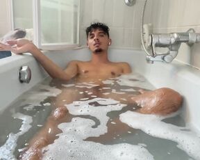 OnlyXXXGuys aka onlyxxxguys OnlyFans - So the cute @skinnyto from Austria took his bath and got hard instantly when he switched