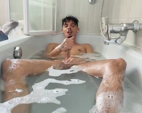 OnlyXXXGuys aka onlyxxxguys OnlyFans - So the cute @skinnyto from Austria took his bath and got hard instantly when he switched