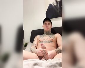 OnlyXXXGuys aka onlyxxxguys OnlyFans - This time Cameron was home alone, and decided to start wanking He and his naughty boyfriend