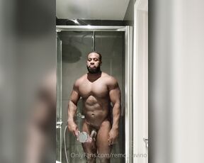 OnlyXXXGuys aka onlyxxxguys OnlyFans - Come take a quick shower with me, says @savino black, a fit and sexy Londoner On his