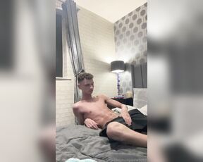 OnlyXXXGuys aka onlyxxxguys OnlyFans - Who fancies a video call next time inquires @hungdrew2002, a lad from Manchester 21 years old,