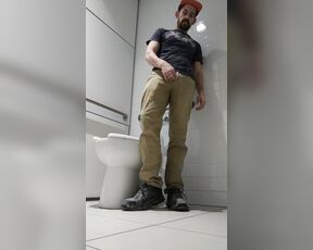 Cliffordpacker aka cliffordpacker - 10-08-2017 OnlyFans Video - Jerking it and sucking it in the restroom