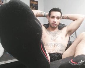 Latin Feet Fantasies aka latinfeetfantasies - 08-05-2020 OnlyFans Video - Stick your tongue out and clean my soles