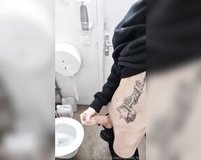 Fr_Inked_Twink aka fr_inked_twink - 01-13-2024 OnlyFans Video - Escaping from work to rest a bit