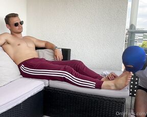 Alpha Tom aka alphadomtom - 06-23-2023 OnlyFans Video - There is nothing better than getting worshiped while Im chilling on my balcony