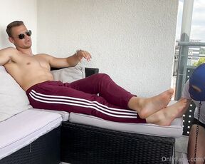 Alpha Tom aka alphadomtom - 06-23-2023 OnlyFans Video - There is nothing better than getting worshiped while Im chilling on my balcony